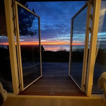 Modern Vacation With Stunning Ocean View 公寓