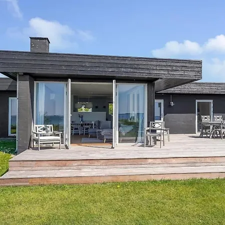 Modern Vacation With Stunning Ocean View 公寓